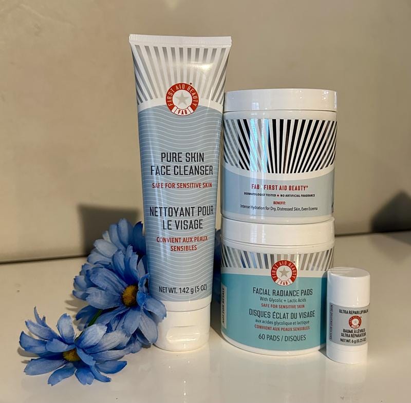 Buy Original First Aid Beauty Bundle Up + Hydrate Face Holiday Kit - Online at Best Price in Pakistan Buy Original First Aid Beauty Bundle Up + Hydrate Face Holiday Kit - Online at Best Price in Pakistan