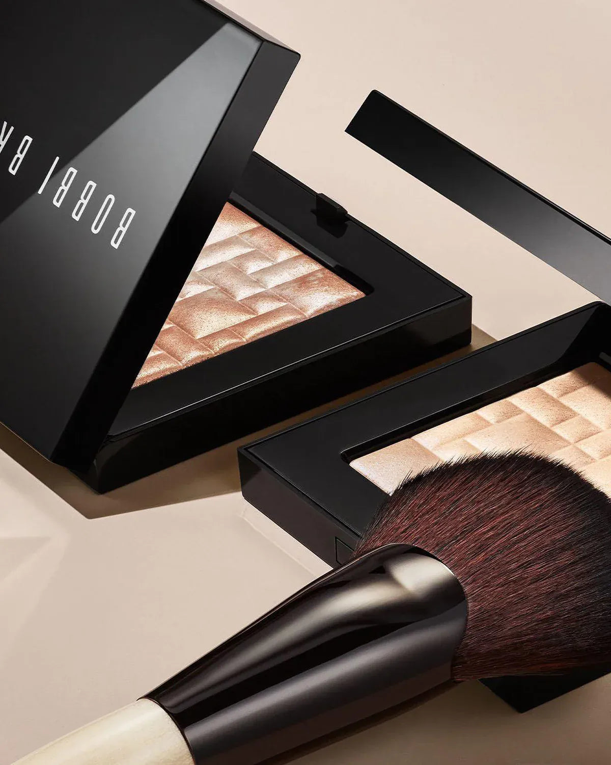 Buy Original Bobbi Brown Highlighting Powder Moon Glow 8g - Online at Best Price in Pakistan