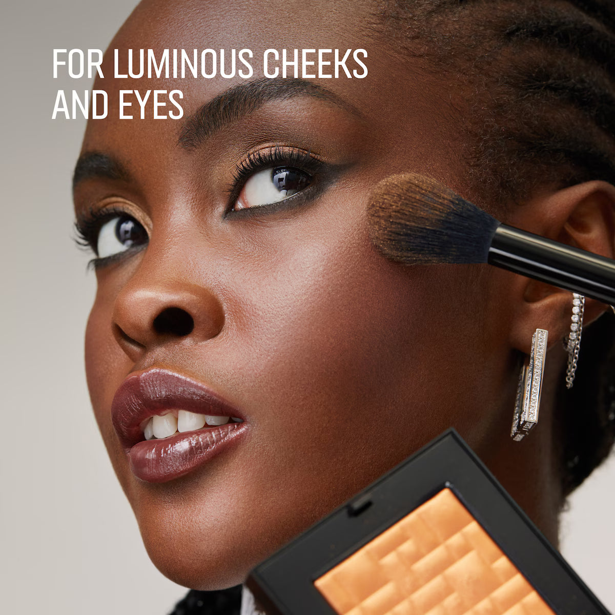 Buy Original Bobbi Brown Highlighting Powder Moon Glow 8g - Online at Best Price in Pakistan
