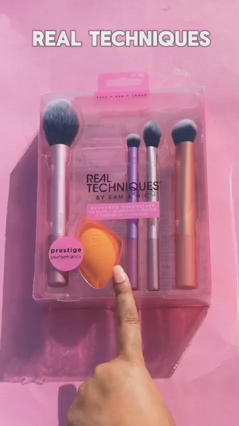 Real Techniques Everyday Essentials Makeup Brush Set with Bonus Miracle Complexion Sponge